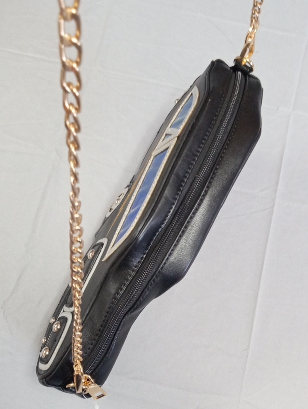 👜 Black Novelty Car-Shaped Crossbody Bag with Gold Chain - Picture 3 of 5